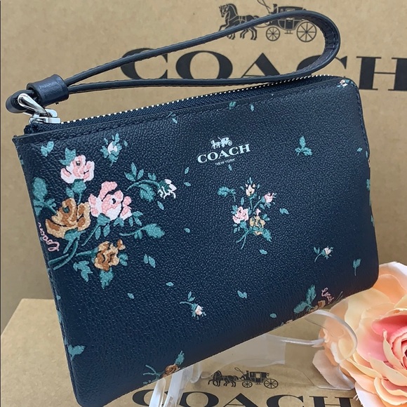 COACH COACH Corner Zip Wristlet with rose bouquet - Picture 2 of 14